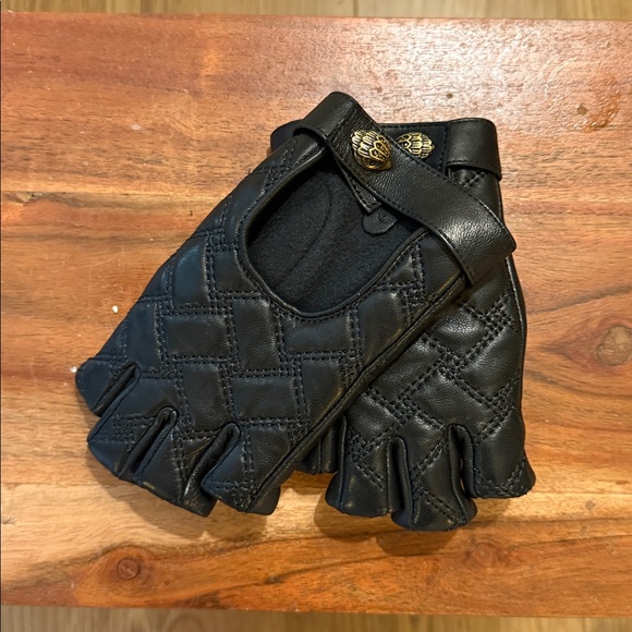 Kurt Geiger Quilted Black Leather Fingerless Gloves - Picture 4 of 4